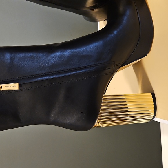 Michael Kors Elegant Black Women's Boots - Picture 7 of 7